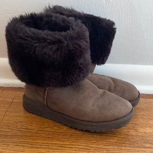 Women’s size 7 UGG classic tall boots.